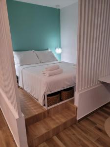 A bed or beds in a room at Alyvia Central Apartment 2