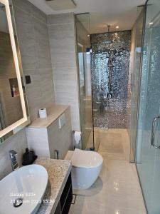 Ένα μπάνιο στο Star Residence T1, 2br Unit Floor 36