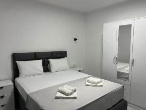 A bed or beds in a room at Apartments MASIMO