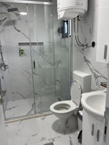 A bathroom at Apartments MASIMO