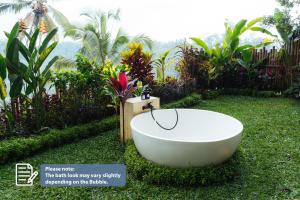 Bubble Hotel Bali Ubud - Adults Only外面的花园