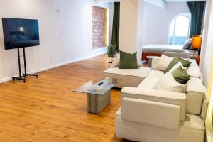 a living room with a couch and a tv at Thome Continental Suite in Cluj-Napoca