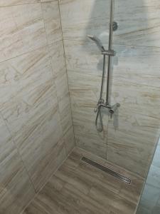 a shower with a glass door in a bathroom at Apartament mieszkanie do wynajęcia Nicola in Wałbrzych