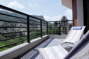 Balkón nebo terasa v ubytování SUKUN Tannourine