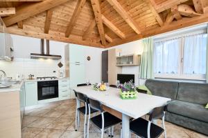Kuchyň nebo kuchyňský kout v ubytování Bella Villa Apartments