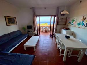 Photo de la galerie de l'établissement COSTA PARADISO VILLAGGIO MAYA Appartamento 2 camera da letto Vista Mare P21, à Costa Paradiso