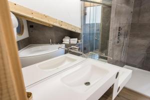 Chalet Pineta relax location的一间浴室
