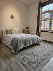 Postel nebo postele na pokoji v ubytování Die Scone B&B - Guestroom - Centre of Bruges in calm area