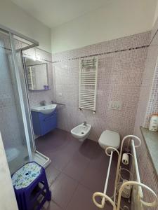 Koupelna v ubytování Artisanti - DANIA HOME + 26 fotografií