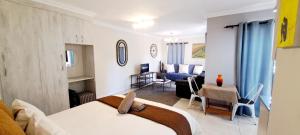 Waterfall City Guest Lodge的休息区