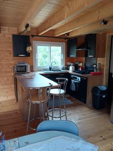 Dapur atau dapur kecil di Chalet 50m2 climatisé