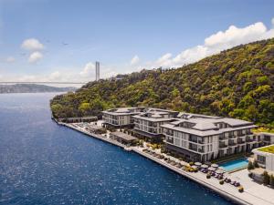 una vista aerea di un resort sull'acqua di Mandarin Oriental Bosphorus, Istanbul a Istanbul
