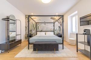 Postel nebo postele na pokoji v ubytování Goldie&Leon rooms Cernobbio