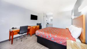 Postel nebo postele na pokoji v ubytování Executive Inn Hondo
