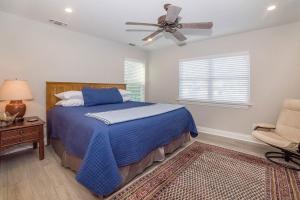 a bedroom with a bed and a ceiling fan at Anchorage Haus in Fredericksburg