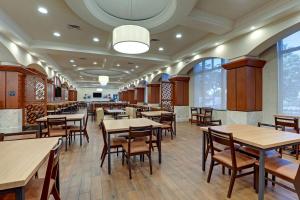 富兰克林纳什维尔德鲁里广场酒店餐厅或其他用餐的地方