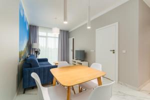 Μια τηλεόραση ή/και κέντρο ψυχαγωγίας στο Apartament Baltic Park IVB z Basenem Letnim by HolidaySun
