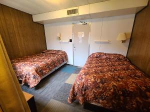 Postel nebo postele na pokoji v ubytování Keystone Hotel