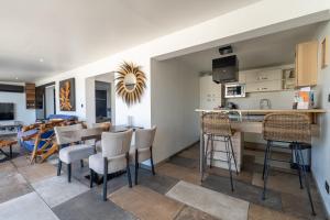 Η κουζίνα ή μικρή κουζίνα στο Magnifique Appartement sur le Port de Carry Le Rouet