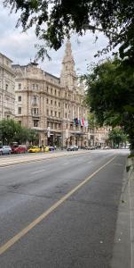 Pink Rose Boutiques 1073 Budapest, Erzsébet körút 24 1 emelet 6 kép - 2