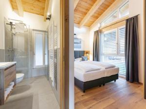 Postel nebo postele na pokoji v ubytování Grebenzen Lodge Hirsch