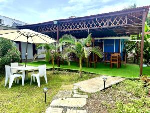Um jardim em Eco-Hotel Palma É Coco