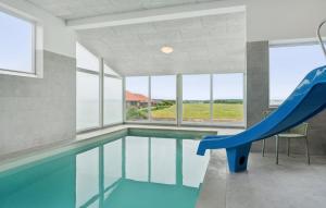 Bazén v ubytování Nice Home In Spøttrup With Sauna nebo v jeho okolí