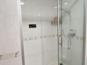 حمام في 杰西民宿广州塔店