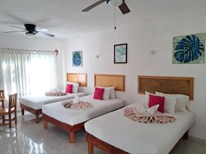 a bedroom with two beds and a living room at Hotel Quinta Paraiso in Cocoyoc +108 photos