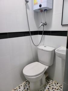 Ένα μπάνιο στο Days Hostel Block D