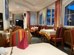 Reštaurácia alebo iné gastronomické zariadenie v ubytovaní Hotel Garni Martina
