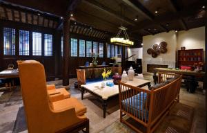 Posezení v ubytování Blossom Hill Inn Zhouzhuang Seasonland