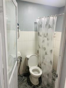 Et badeværelse på Calapan Transient House Xevera