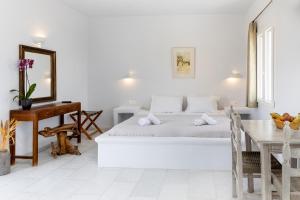 A bed or beds in a room at Helios Beach Studios