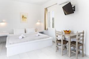 A bed or beds in a room at Helios Beach Studios
