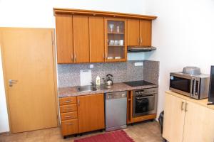 O bucătărie sau chicinetă la Zámecká zahrada-apartmány