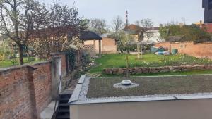 Taman di luar Art Nouveau apartment with garden in Pisek