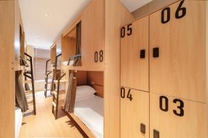 Postel nebo postele na pokoji v ubytování Captain 5 Youth Hotel-Xianxia Road Branch