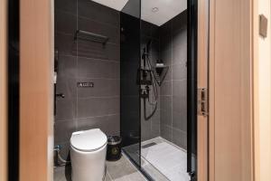 Koupelna v ubytování Captain 5 Youth Hotel-Xianxia Road Branch