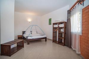 a room with a bed with a swing in it at HOTEL H1 ISALO in Ranohira