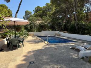 Bazén v ubytovaní Gemütliches Ferienhaus am Club Nautico, Santa Ponça alebo v jeho blízkosti