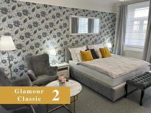 Postel nebo postele na pokoji v ubytování EFIPA Glamour Apartments