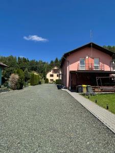 Budova, kde se penzion nachází + 40 fotografií