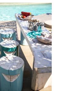 a table with some food on it next to the water at Portes Houses in Koufonisia
