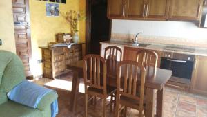 Kuchnia lub aneks kuchenny w obiekcie Apartamentos Anateresa