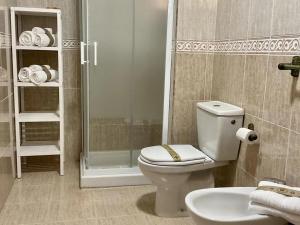 Et badeværelse på EL BALCON DE LUARCA + 13 billeder