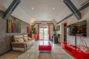 a living room with a couch and a table at Le Flamboyant in Saint-Gilles les Bains
