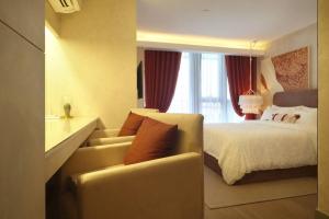 Postel nebo postele na pokoji v ubytování Luxury Oasis in Makati with Balcony + 35 fotografií