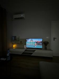 TV a/nebo společenská místnost v ubytování Voyage Apartment