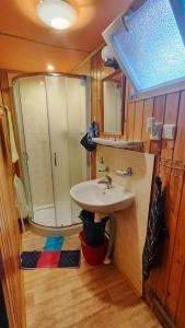 Vannituba majutusasutuses Lazy River Hut
